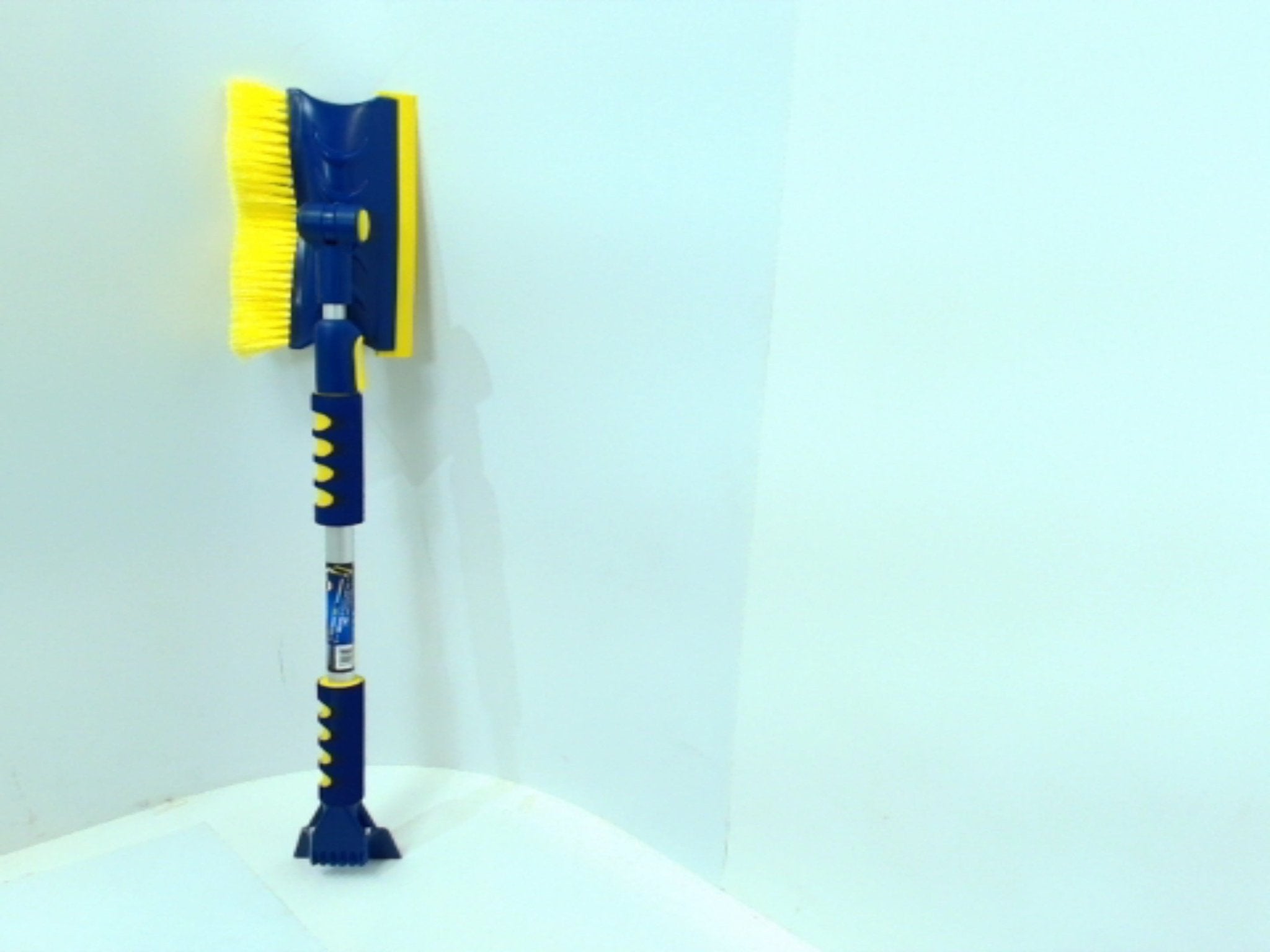 Michelin Telescopic Snow Brush 50" with Plow Head - Brantford Surplus