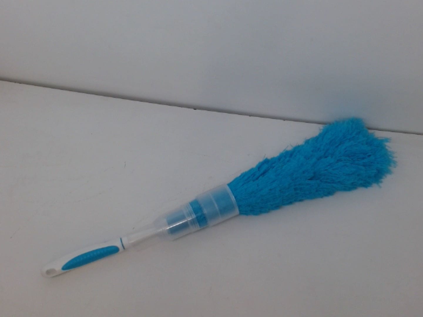 Microfiber Duster w/Cover - Brantford Surplus