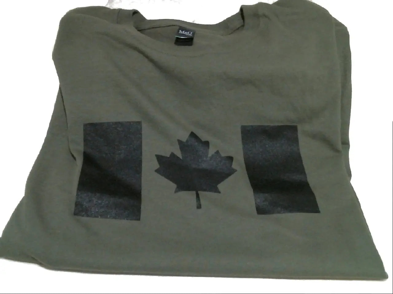 T-Shirt Canada flag olive drab - Medium WORLD FAMOUS SALES INC.