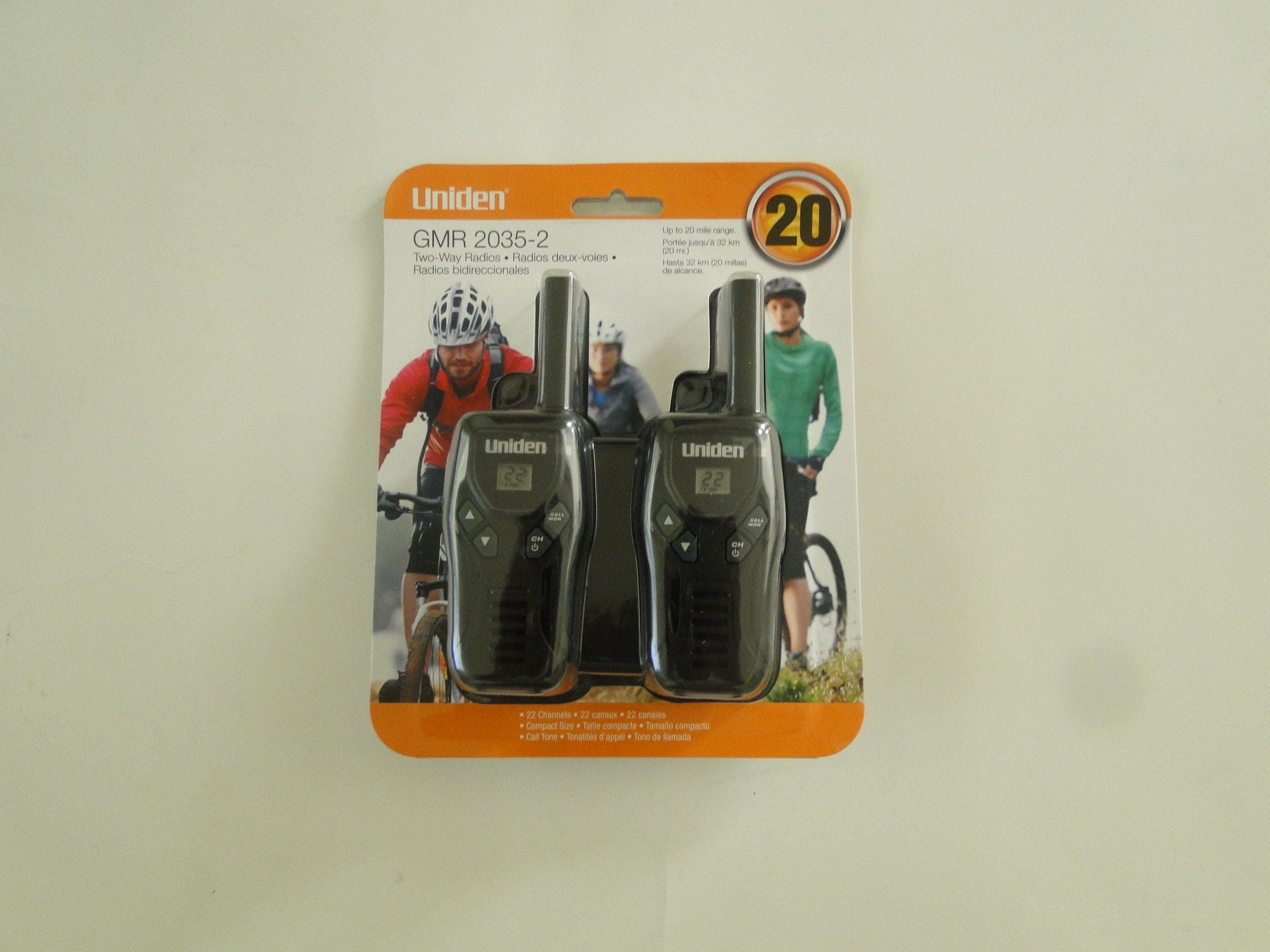 Two Way Radios 20 Mile Range 22 Channels Rechargeable Uniden - Brantford Surplus