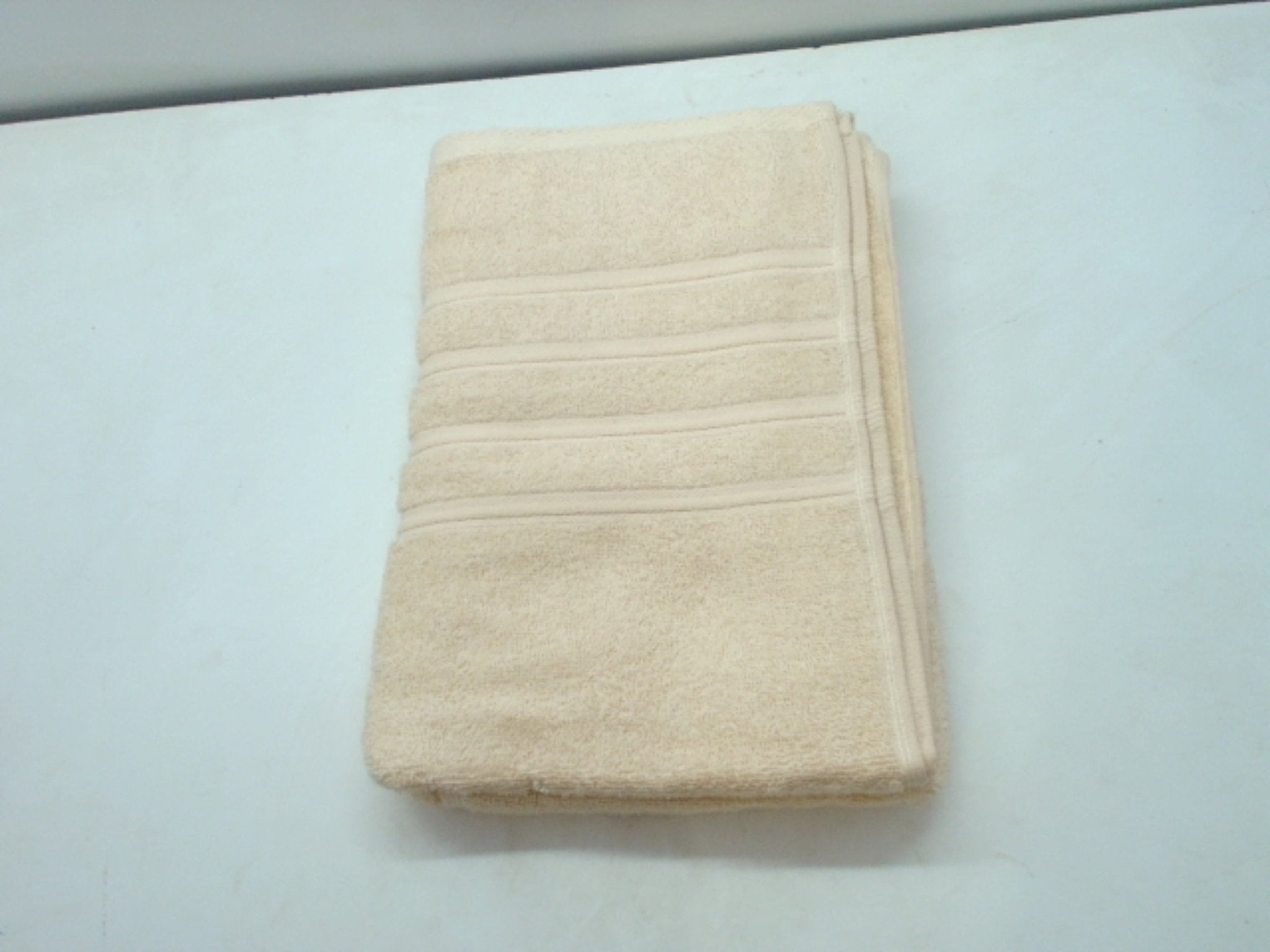 Haenkrs Soft Cream Bath Towel 27x52 Inch Absorbent - Brantford Surplus