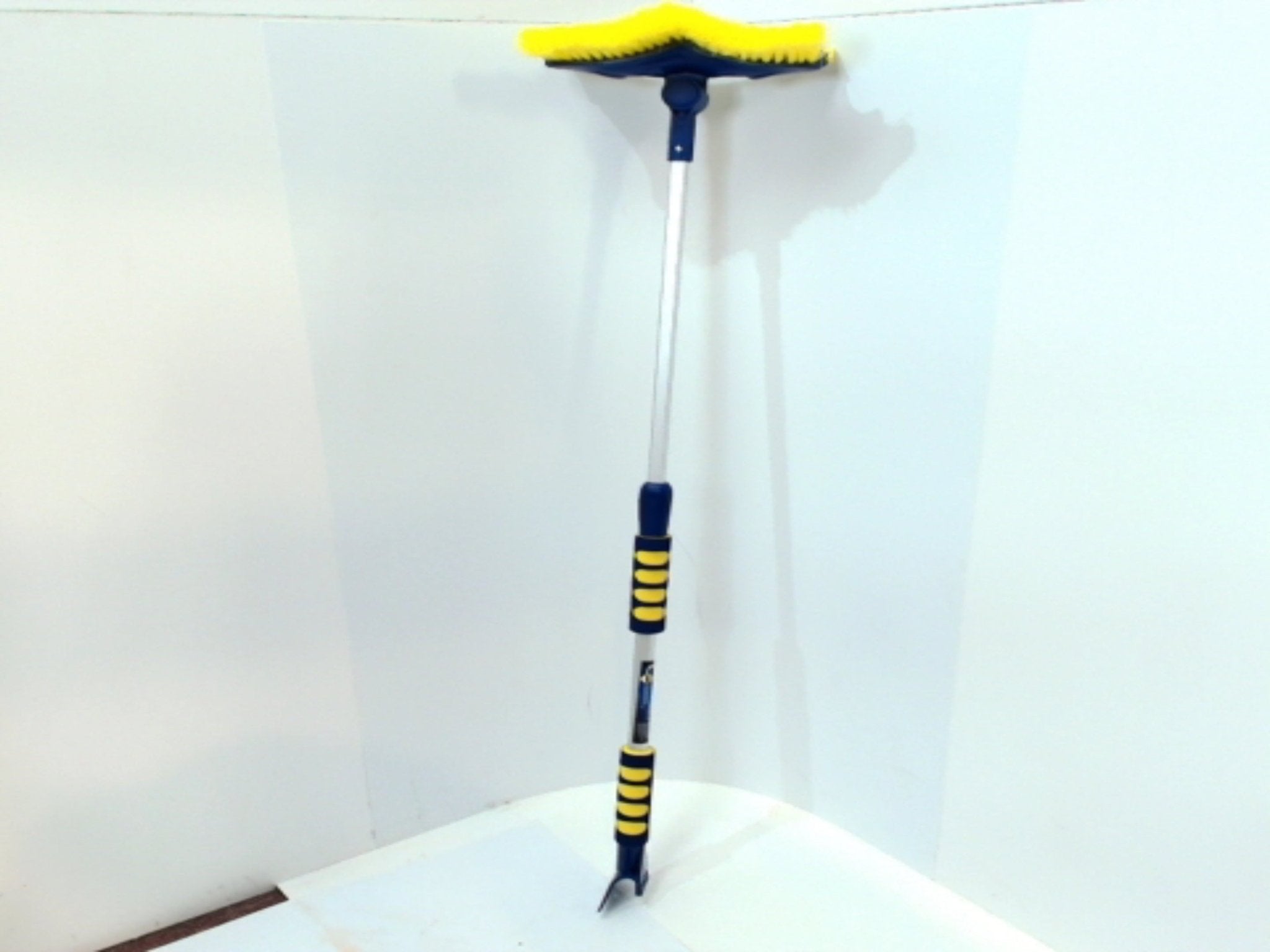 Michelin Telescopic Snow Brush 50" with Plow Head - Brantford Surplus